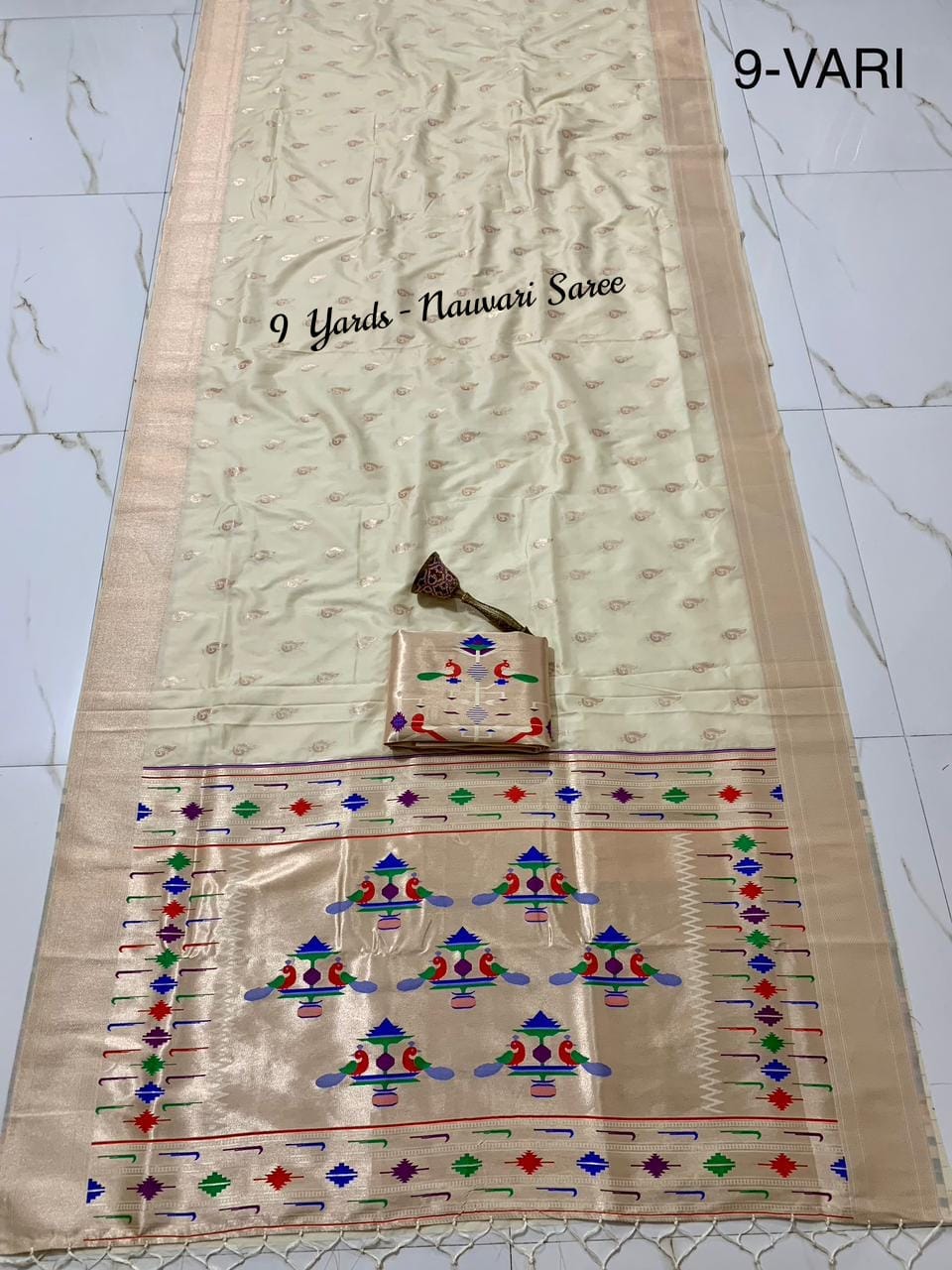 9 Yards White Nauvari Paithani Saree 9 Yards White Nauvari Paithani Saree