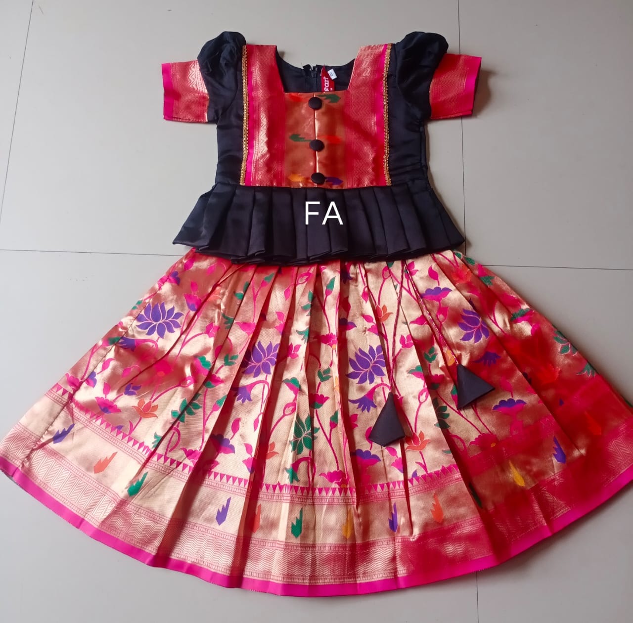 Premium Quality Paithani Parkar Polka Black-Pink