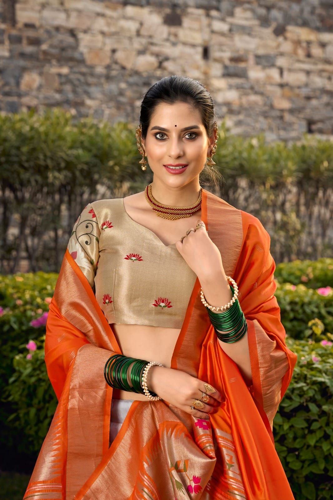Jacquard Silk Paithani Lehenga Choli White (3) Jacquard Silk Paithani Lehenga Choli White (3)