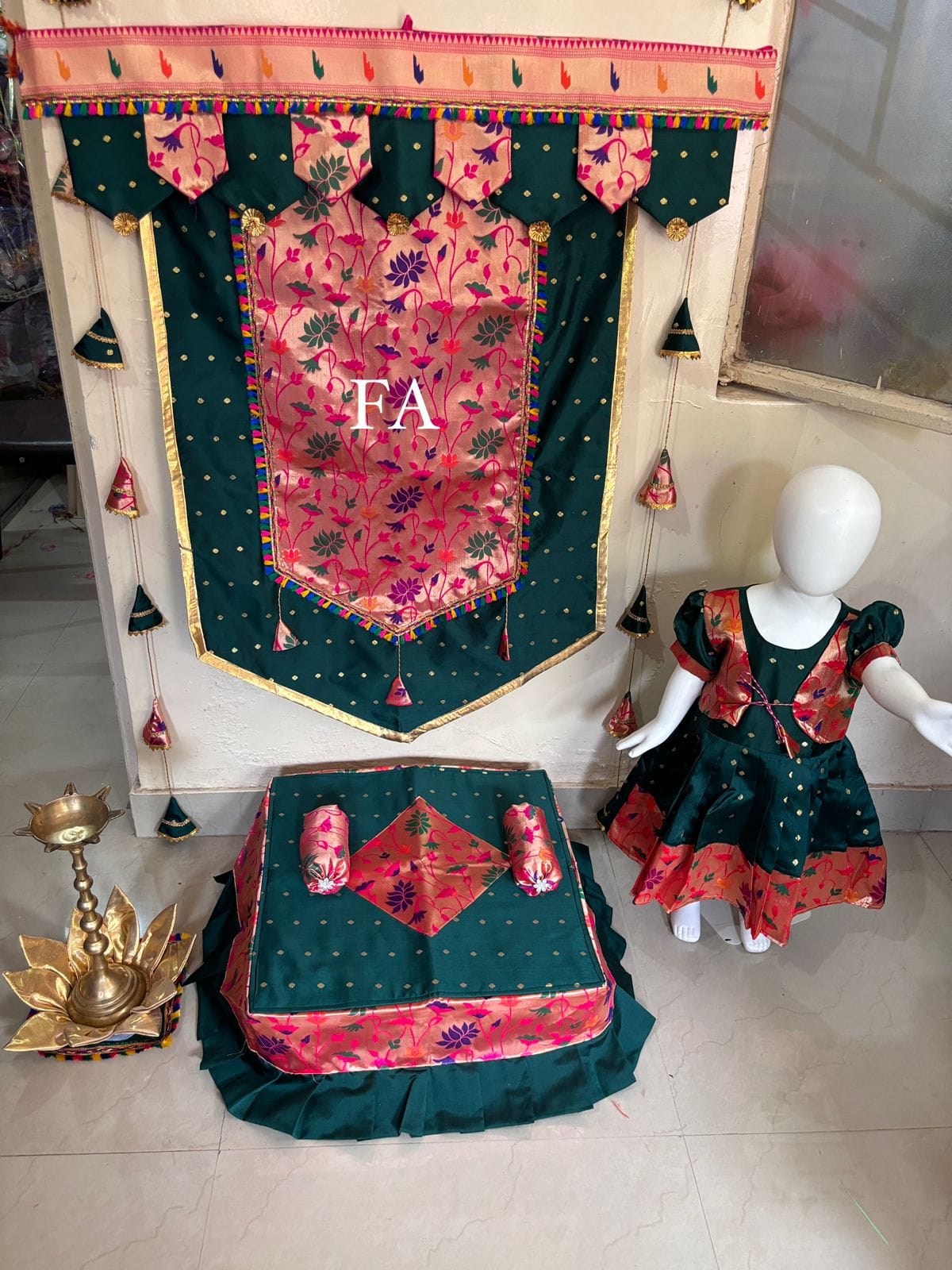 Green Premium Paithani Backdrop and Chaurang Cover Combo with Gauri Dress D2 Green Premium Paithani Backdrop and Chaurang Cover Combo with Gauri Dress D2