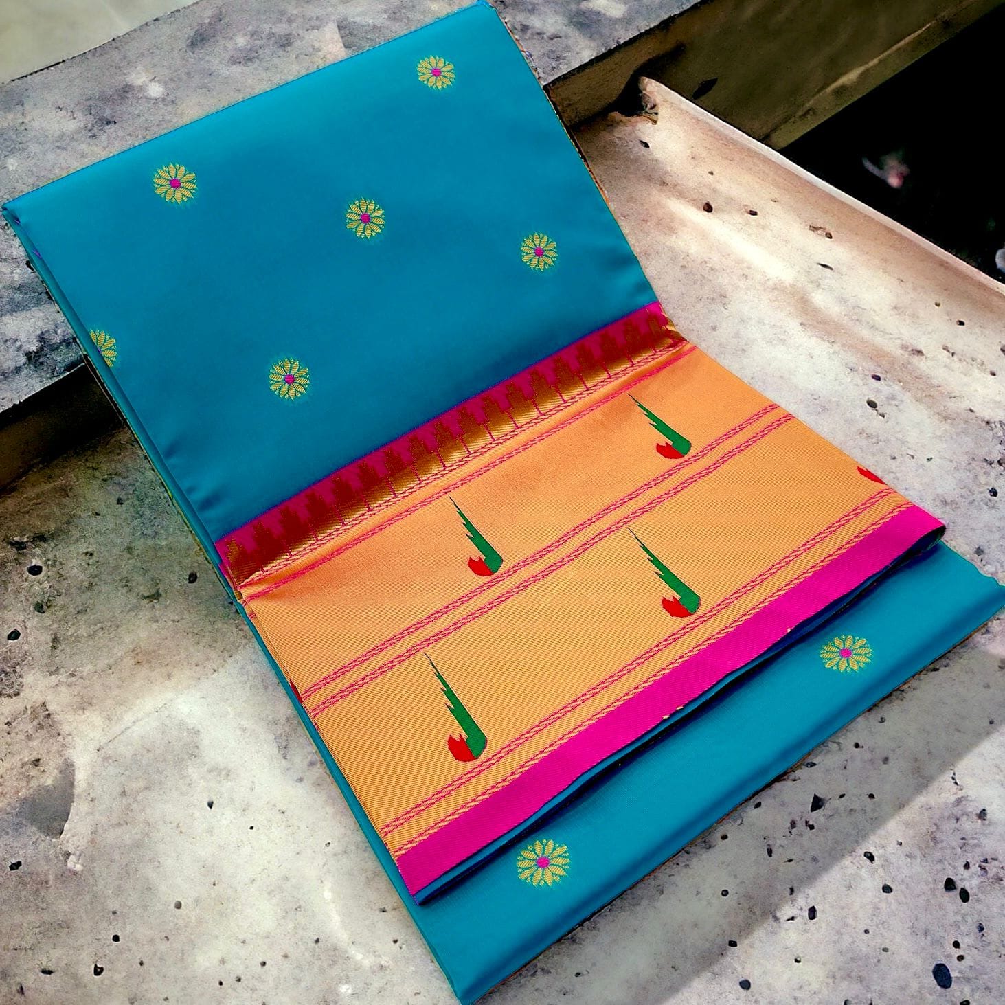 Rama and Pink Double Muniya Boarder Paithani (2)