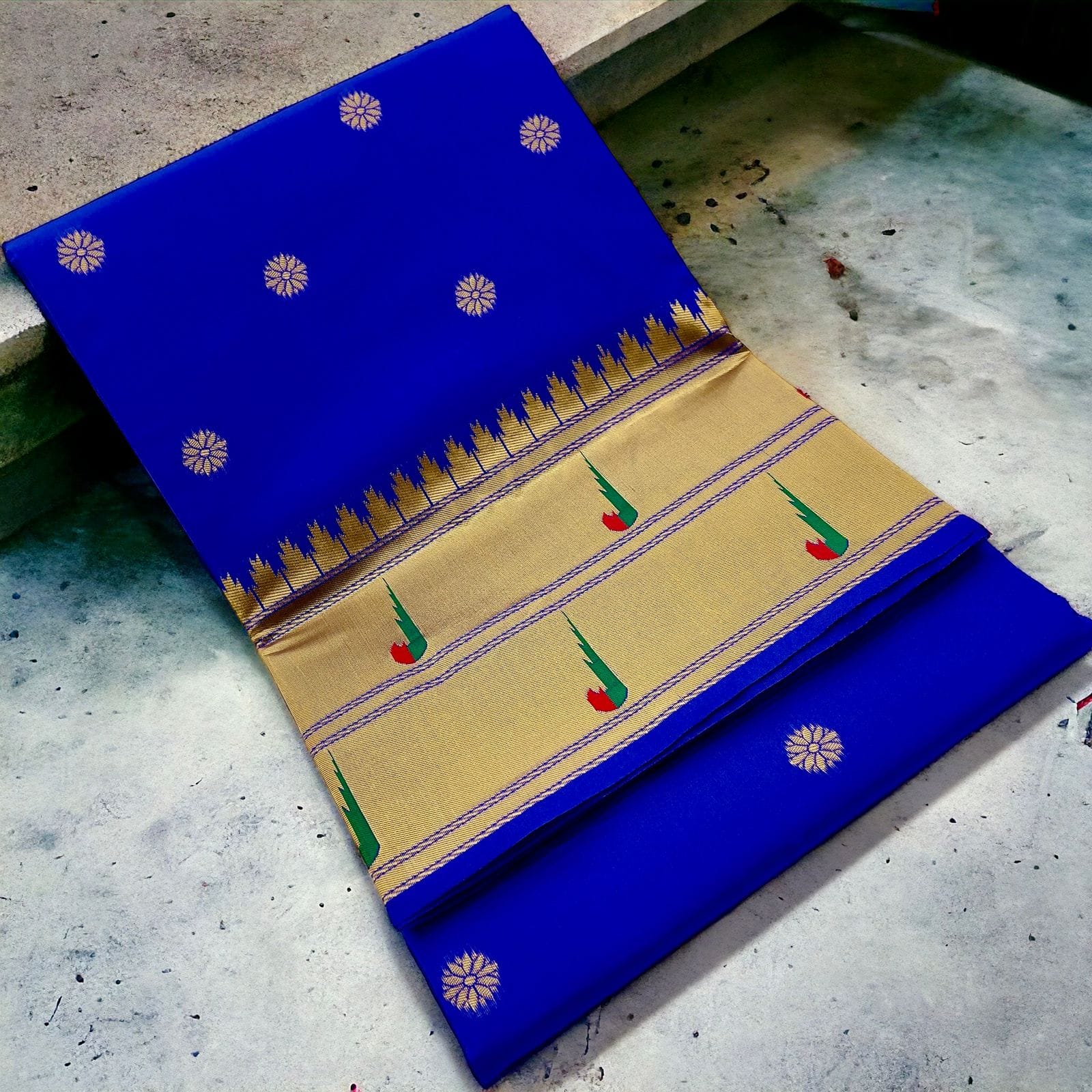 Royal Blue Double Muniya Boarder Paithani