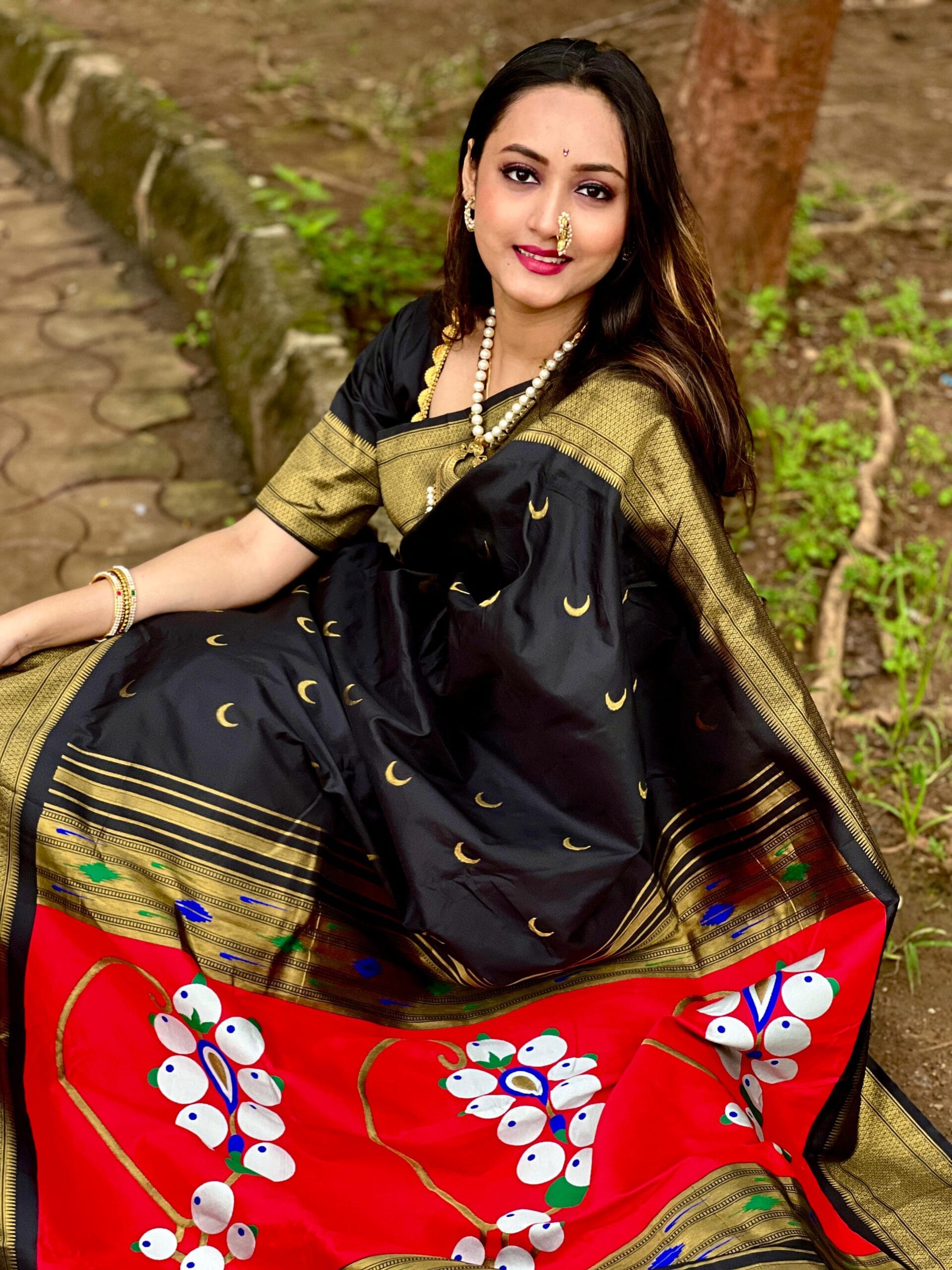 Nath Pallu Chandrakor Paithani Black Reff Nath Pallu Chandrakor Paithani Black Reff