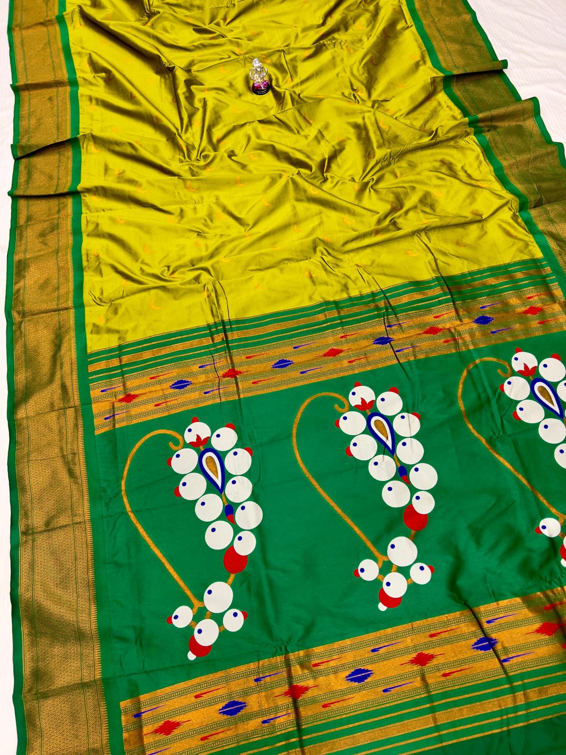 Nath Pallu Chandrakor Paithani Greenish Yellow Nath Pallu Chandrakor Paithani Greenish Yellow