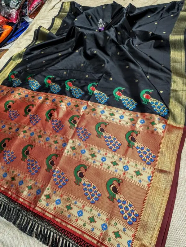 Black Peacock Pallu Paithani