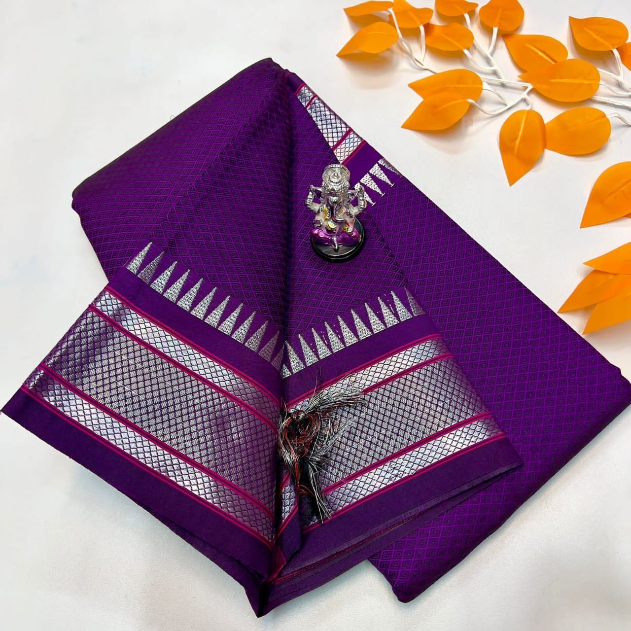 Katki Khan Paithani Saree Light Purple Katki Khan Paithani Saree Light Purple