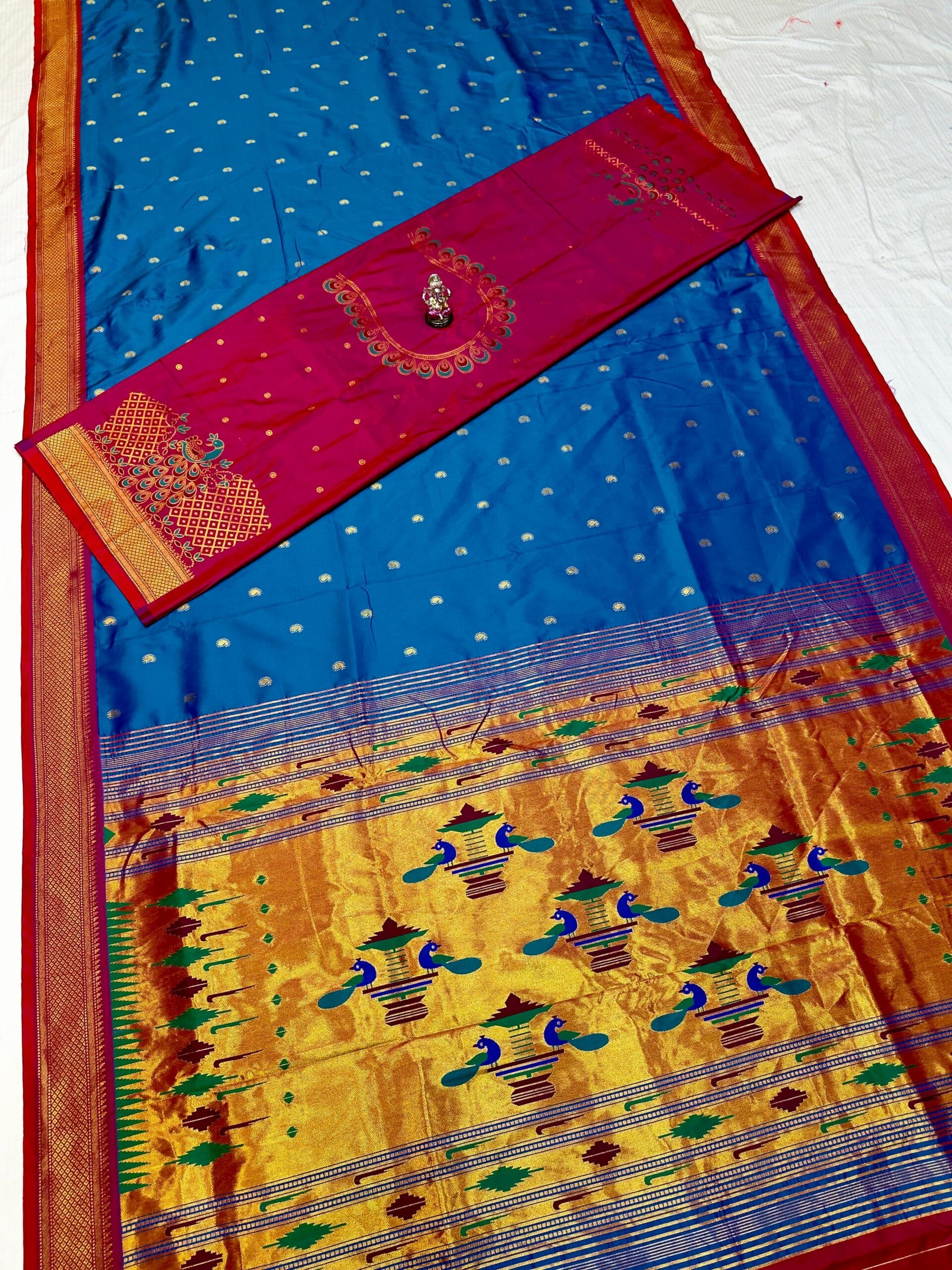 Elegant Semi Pallu Traditional 9 Vaar Paithani