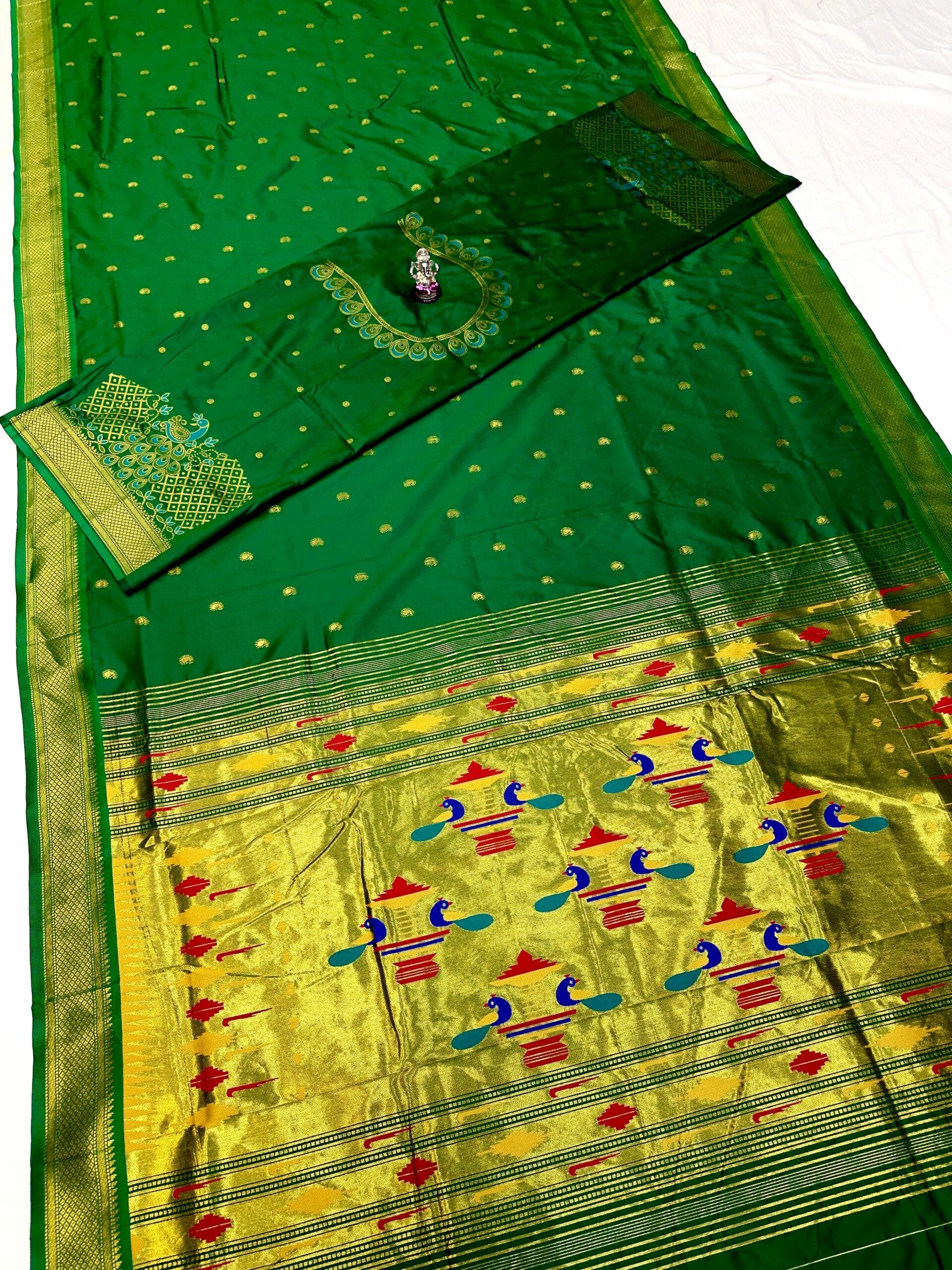 Elegant Semi Pallu Traditional 9 Vaar Paithani