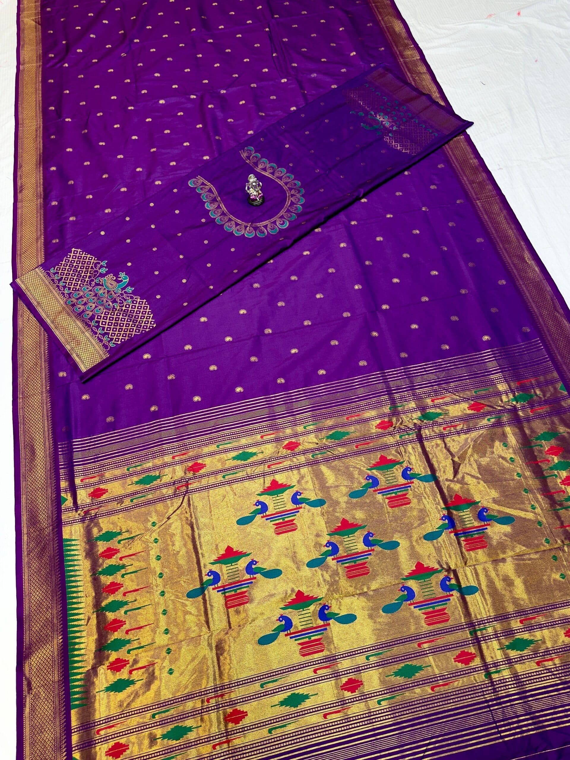 Elegant Semi Pallu Traditional 9 Vaar Paithani
