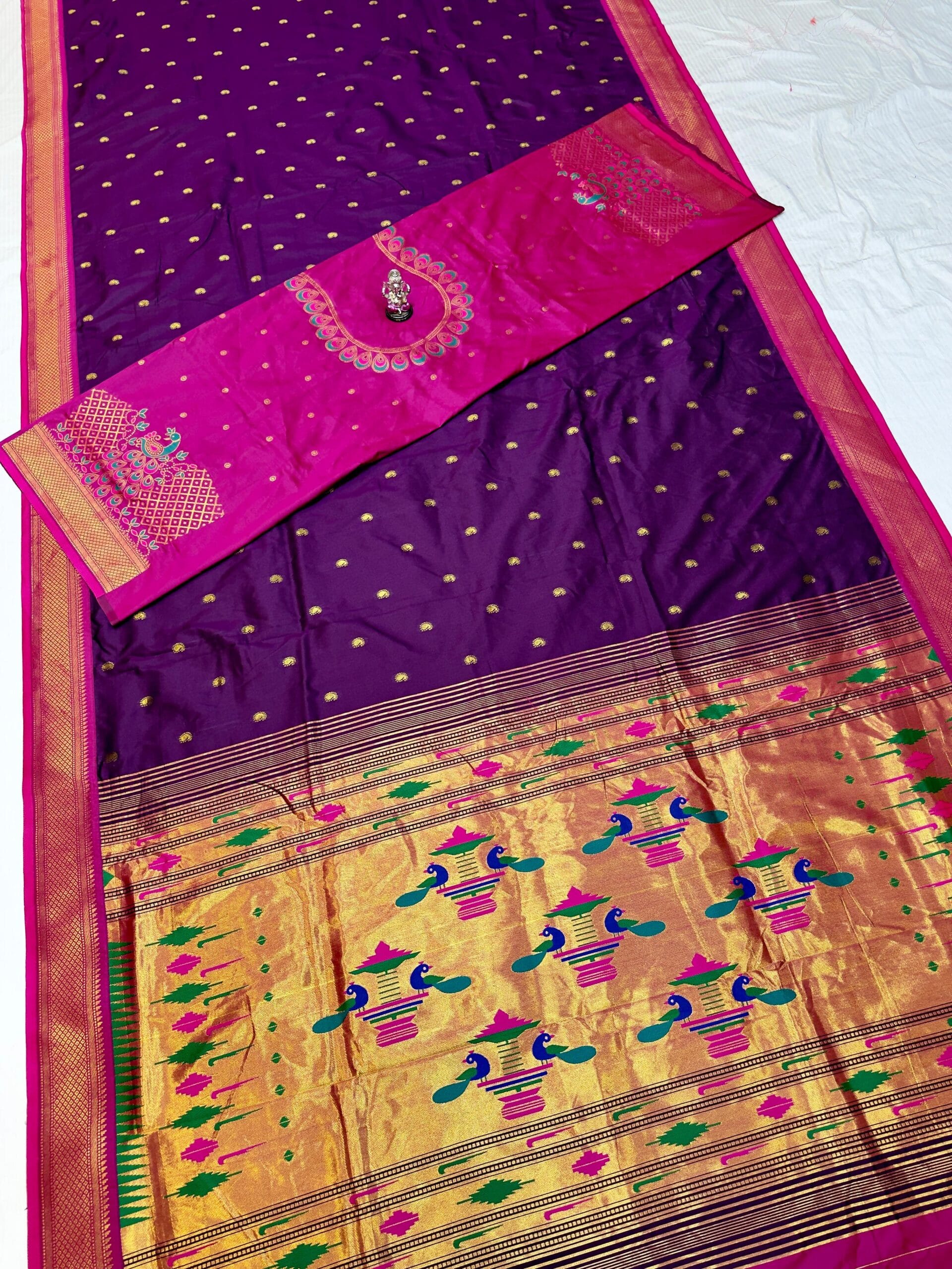 Elegant Semi Pallu Traditional 9 Vaar Paithani