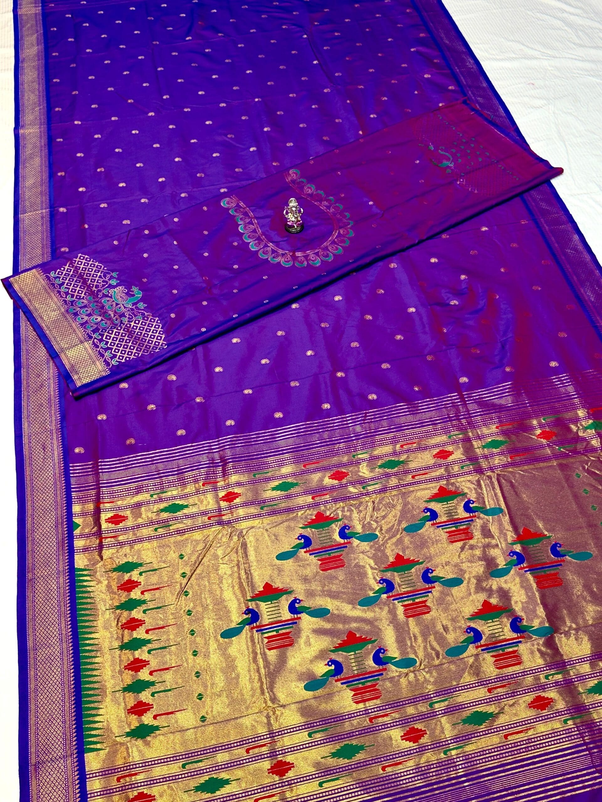 Elegant Semi Pallu Traditional 9 Vaar Paithani