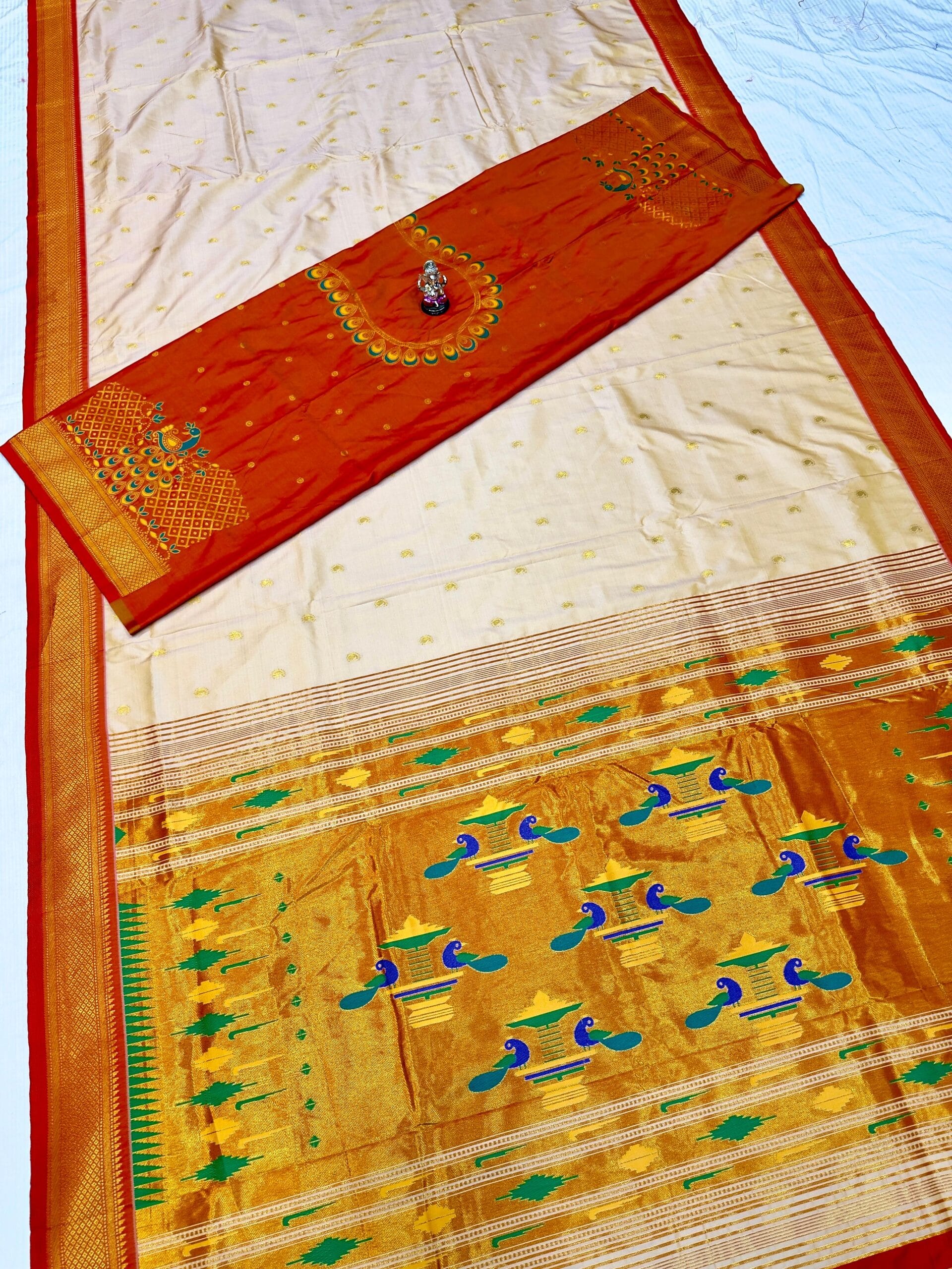 Elegant Semi Pallu Traditional 9 Vaar Paithani