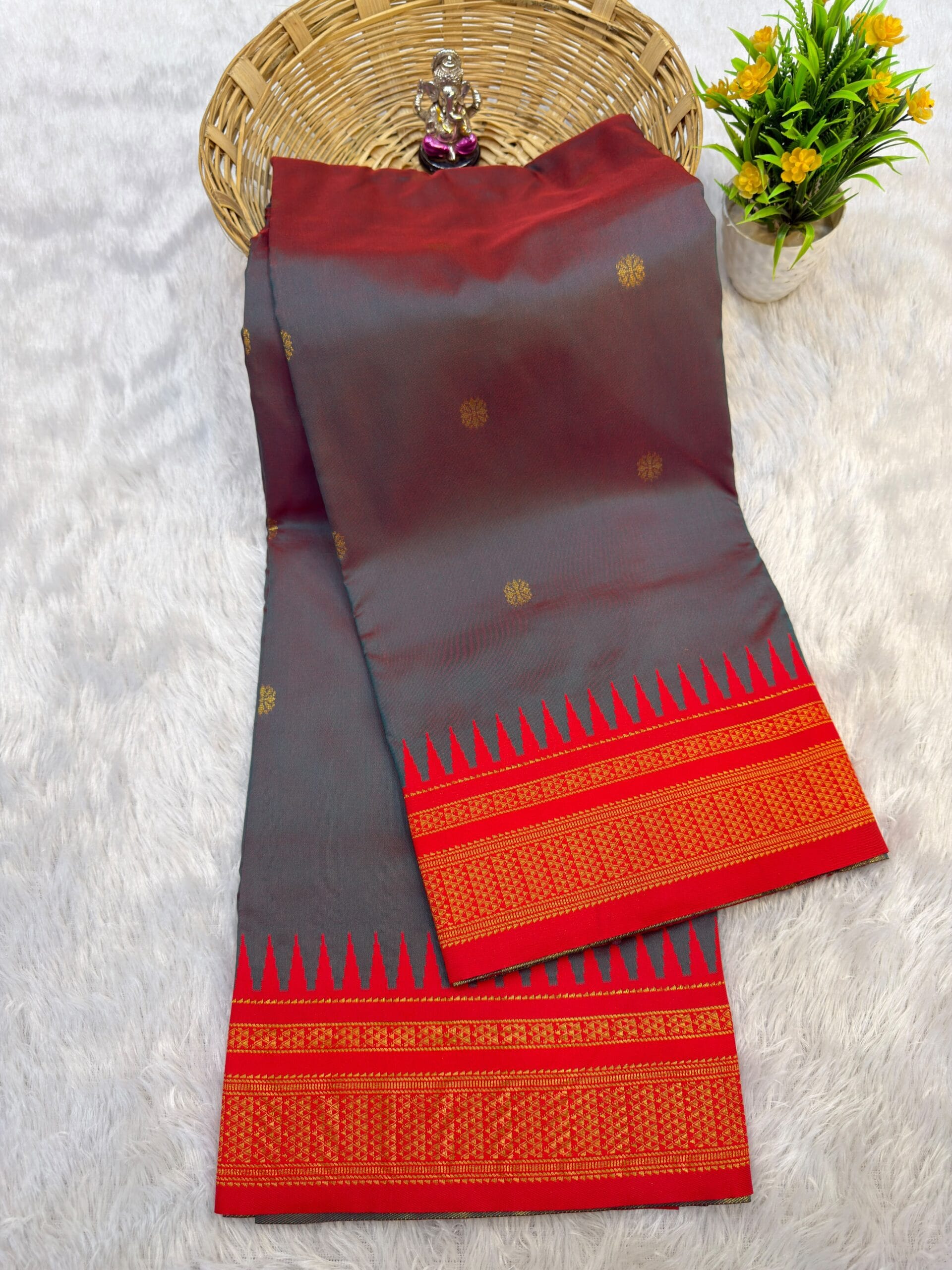 Half Silk Irkal Paithani Saree for Women in elegant drapes.