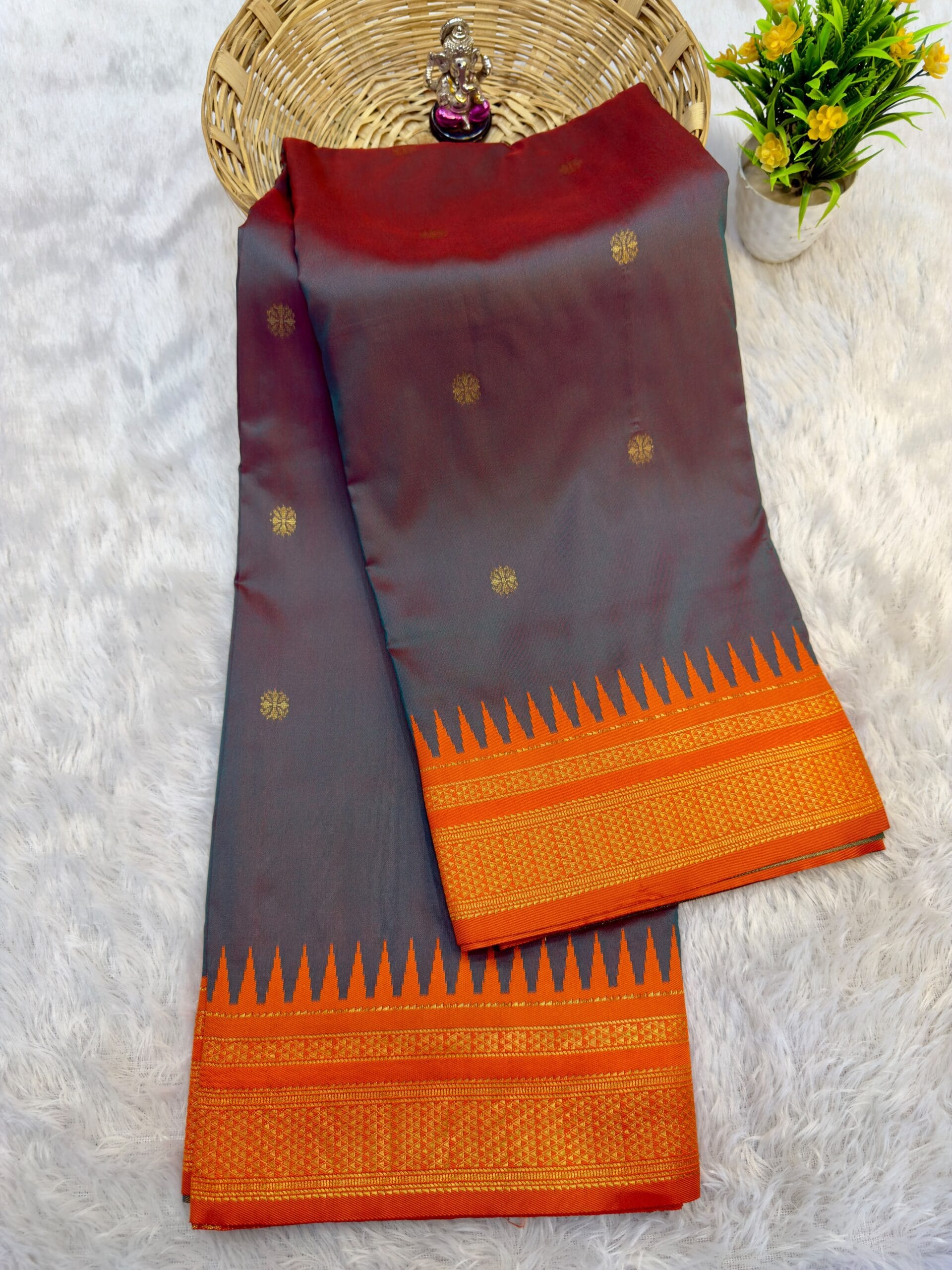 Half Silk Irkal Paithani Saree for Women in elegant drapes.