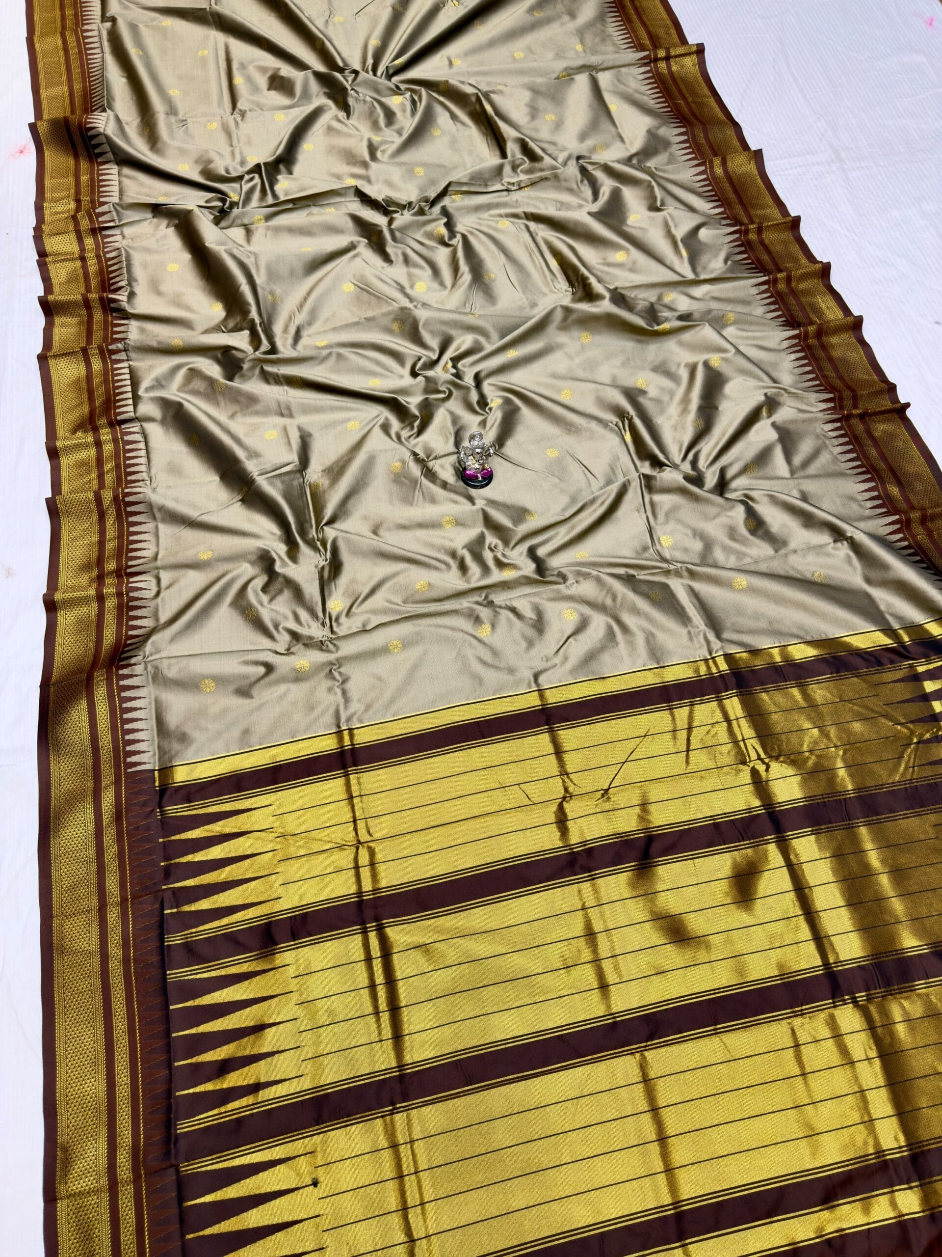 Half Silk Irkal Paithani Saree for Women in elegant drapes.